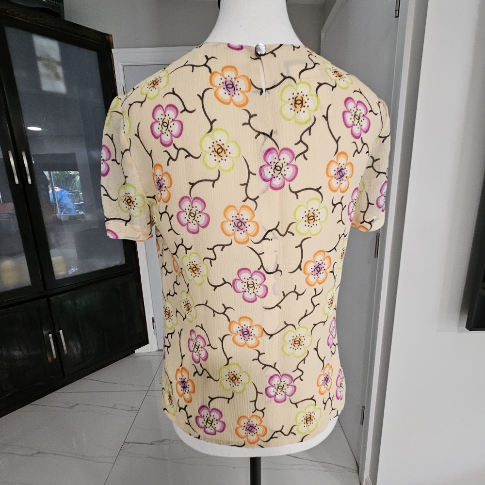 CHANEL Cream Floral Short-Sleeve Blouse with Pink Orange Green Flowers - Picture 7 of 14